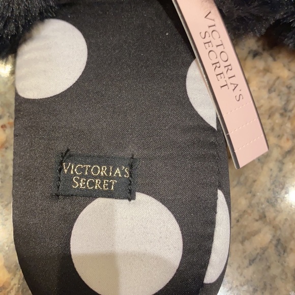 NWT’s Victoria Secret house slippers Black and White Medium - Picture 4 of 6